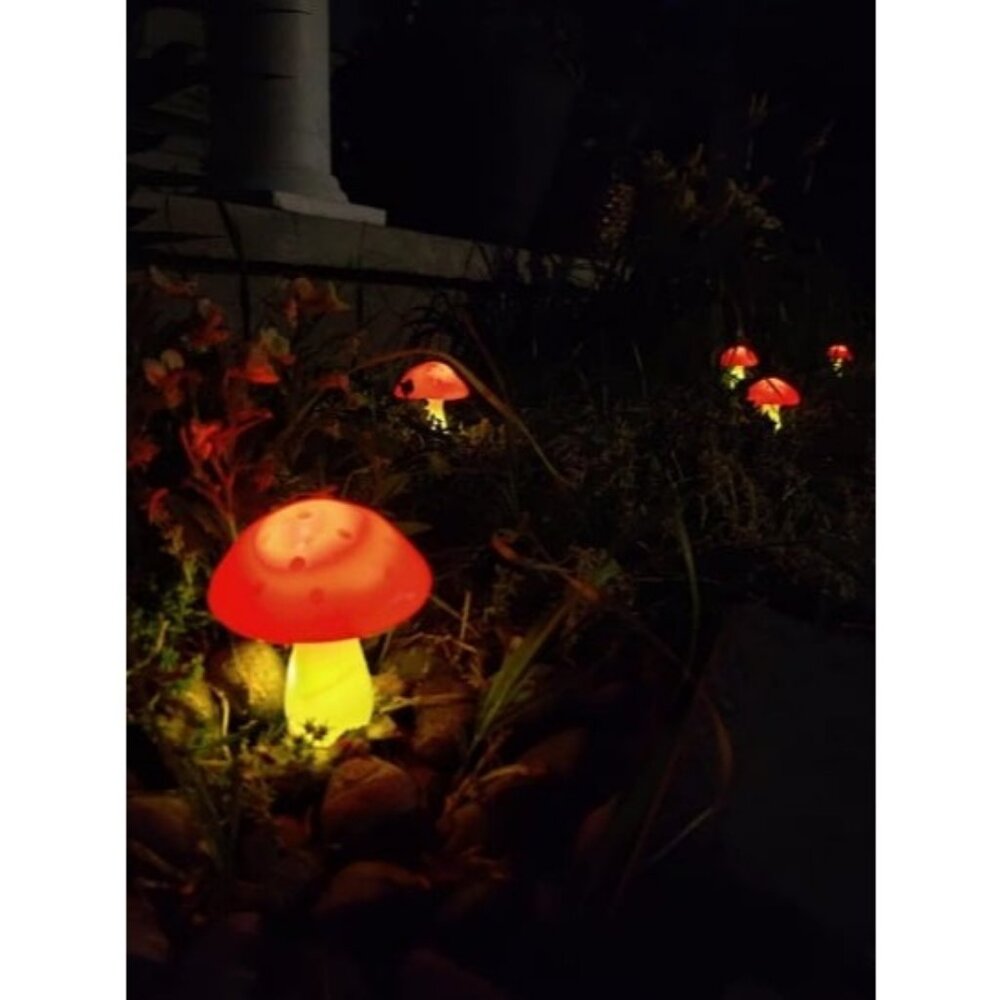 8-Pack Red Solar Mushroom Lamp 8 Modes Outdoor Waterproof for Garden Decor